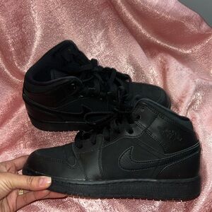 Air Jordan 1’s Mid Triple Black